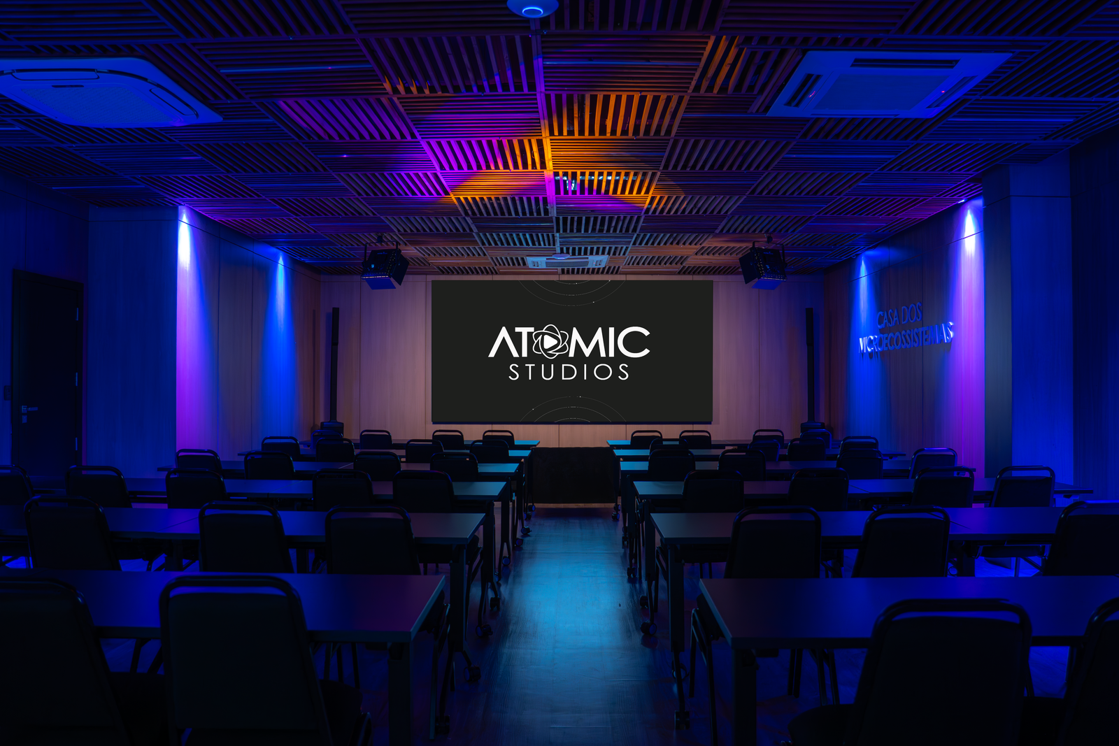 Auditório da Atomic Studios preparado para apresentações