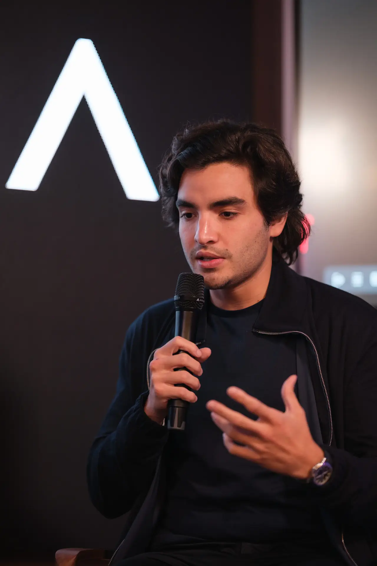 Participante apresentando durante evento